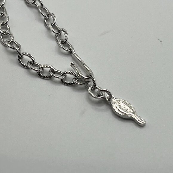 Vintage Sarah Coventry Jewelry. Long silver tone stamped chain. 30” adjustable - Picture 5 of 9